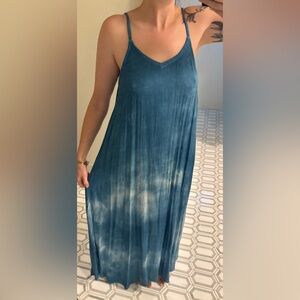 Elegant Blue Tie-Dye Maxi Dress